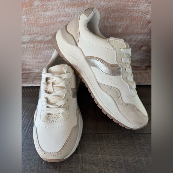 Time and Tru - Memory Foam Retro Cream & Silver Sneakers Women’s Size 7.5 (NWOT) - Picture 1 of 16